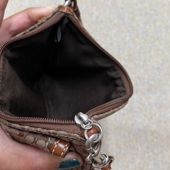 ❤️Coach signature wristlet pouch - Picture 9 of 11